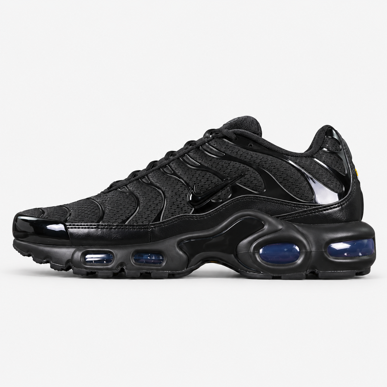 Nike Air Max Plus Triple Black — Външна страна